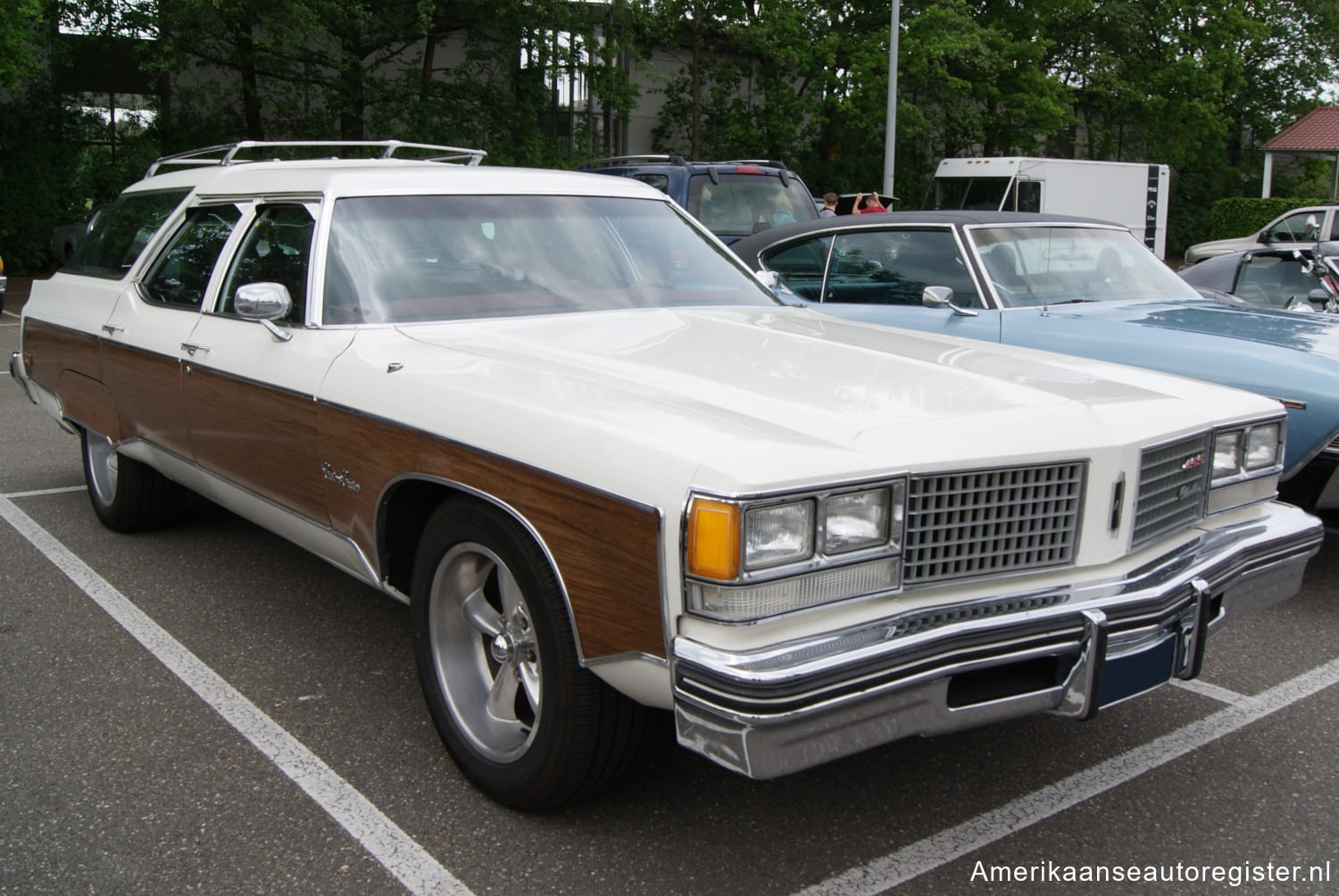 Oldsmobile Custom Cruiser uit 1976